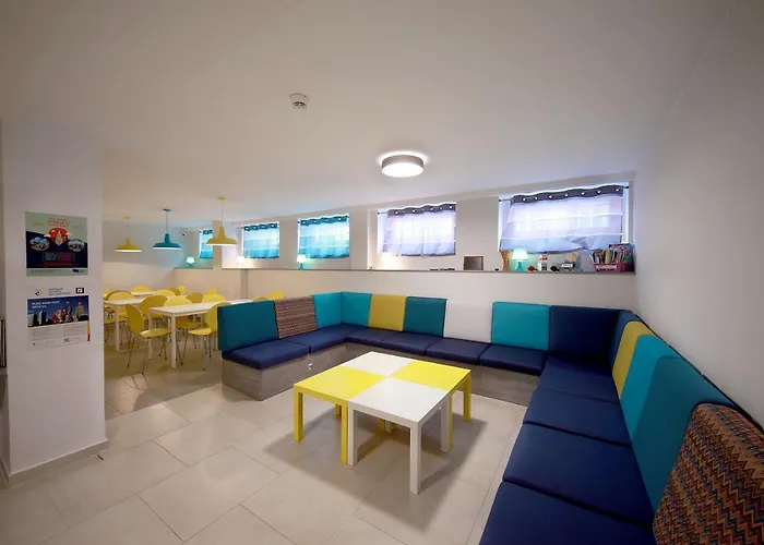 Auberge de jeunesse Emka *