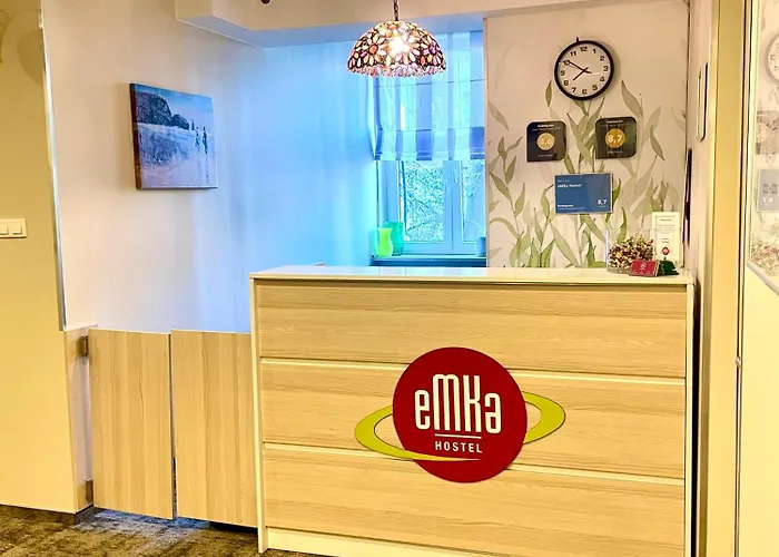 Auberge de jeunesse Emka *