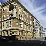 Auberge de jeunesse Emka *